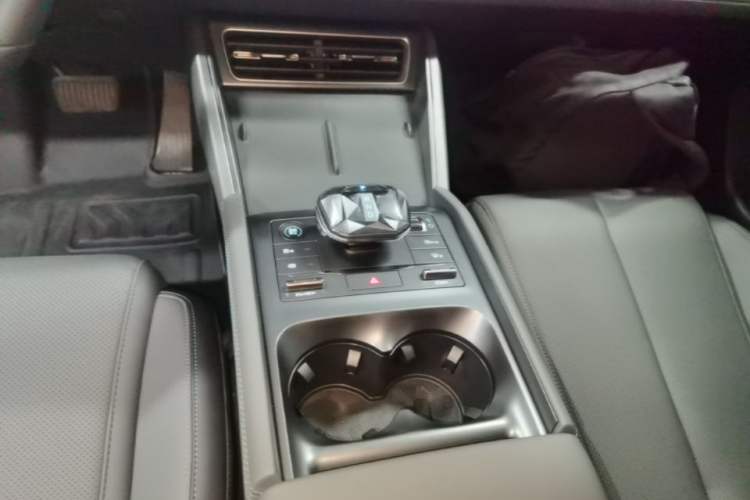 Used BYD Qin L 2024 DM-i 80KM Leading Model Gear Lever