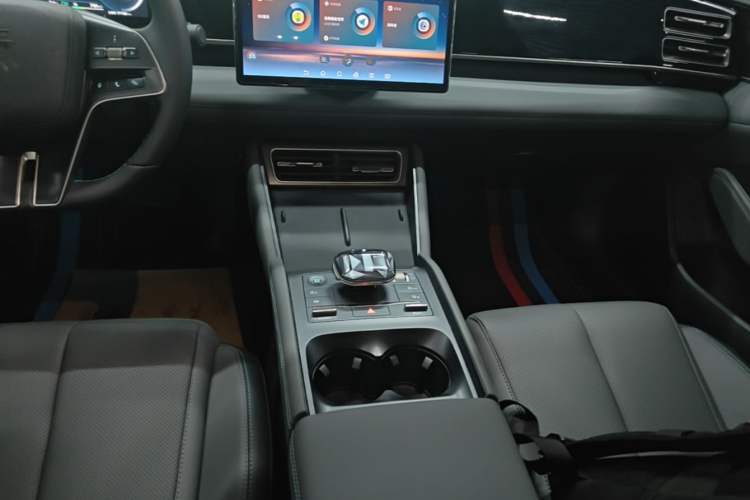 Used BYD Qin L 2024 DM-i 80KM Beyond Model Gear Lever