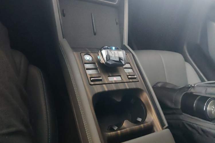 Used BYD Qin L 2024 DM-i 80KM Leading Model Gear Lever