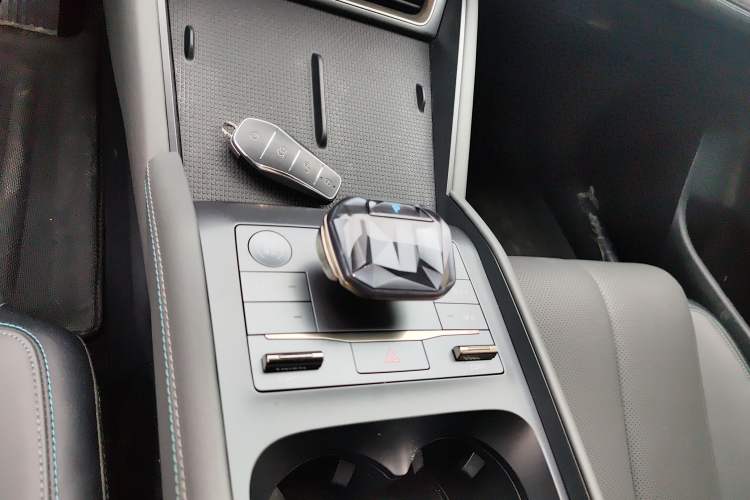 Used BYD Qin L 2024 DM-i 120KM Leading Model Gear Lever