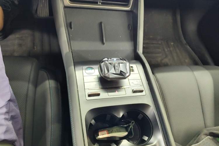 Used BYD Qin L 2024 DM-i 80KM Beyond Model Gear Lever