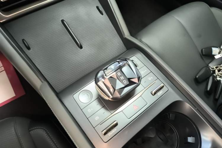 Used BYD Qin L 2024 DM-i 120KM Leading Model Gear Lever