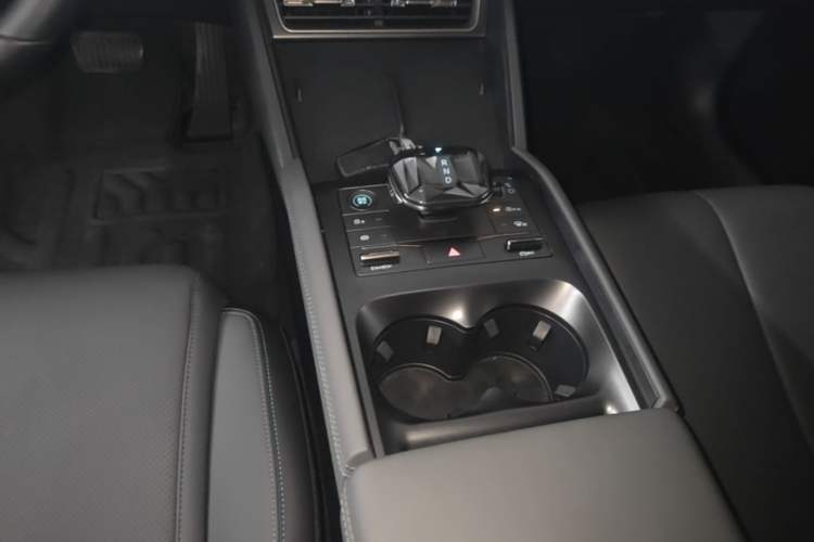 Used BYD Qin L 2024 DM-i 80KM Leading Model Gear Lever