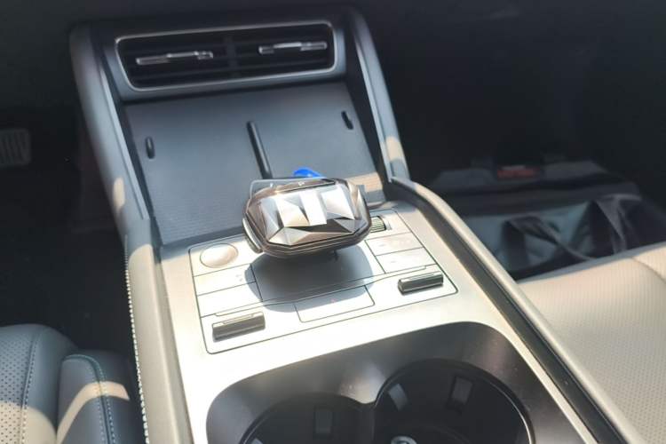Used BYD Qin L 2024 DM-i 120KM Leading Model Gear Lever