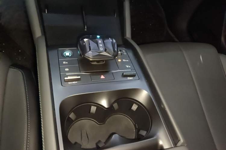 Used BYD Qin L 2024 DM-i 80KM Beyond Model Gear Lever