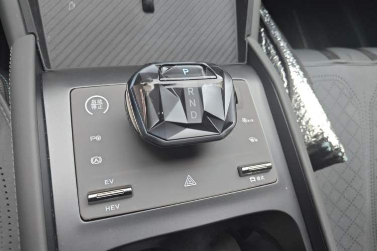 Used BYD Qin L 2024 DM-i 80KM Leading Model Gear Lever