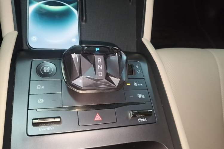 Used BYD Qin L 2024 DM-i 80KM Beyond Model Gear Lever