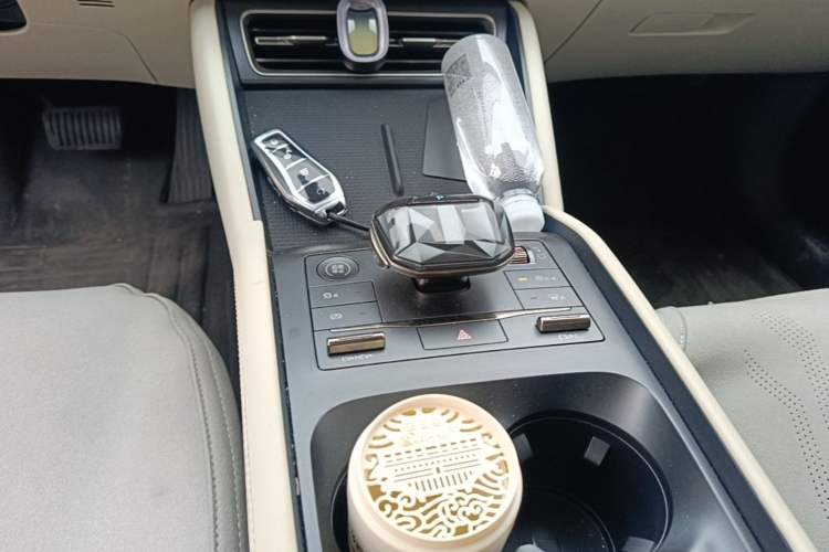 Used BYD Qin L 2024 DM-i 80KM Beyond Model Gear Lever