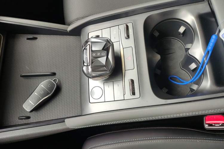 Used BYD Qin L 2024 DM-i 80KM Leading Model Gear Lever