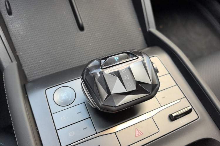 Used BYD Qin L 2024 DM-i 80KM Leading Model Gear Lever