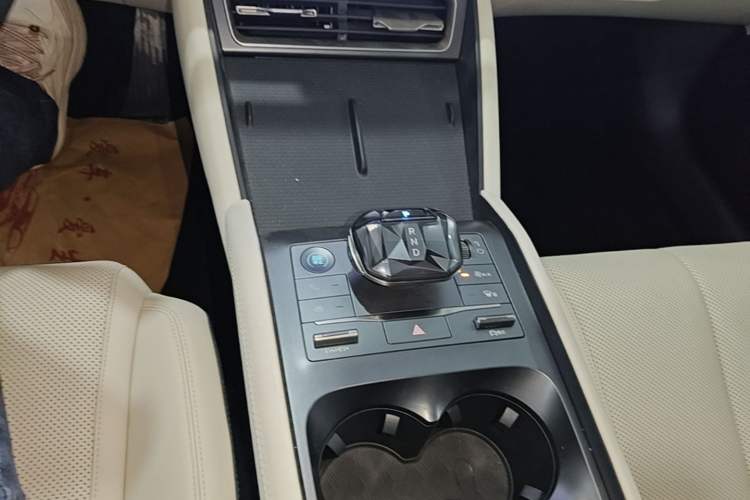 Used BYD Qin L 2024 DM-i 120KM Beyond Model Gear Lever