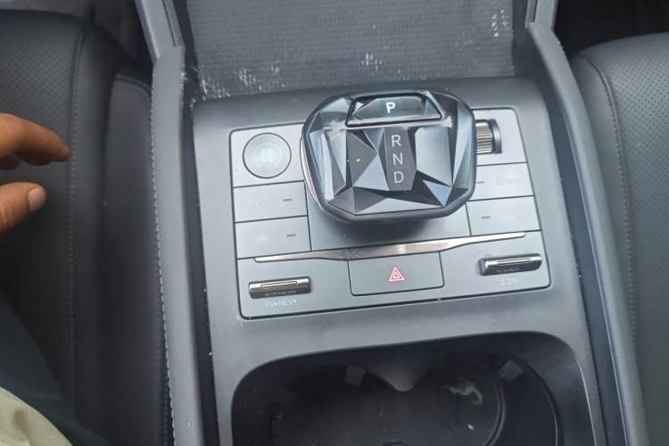 Used BYD Qin L 2024 DM-i 80KM Leading Model Gear Lever