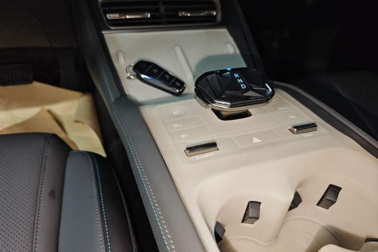 Used BYD Qin L 2024 DM-i 80KM Leading Model Gear Lever
