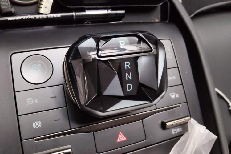 Used BYD Qin L 2024 DM-i 80KM Leading Model Gear Lever