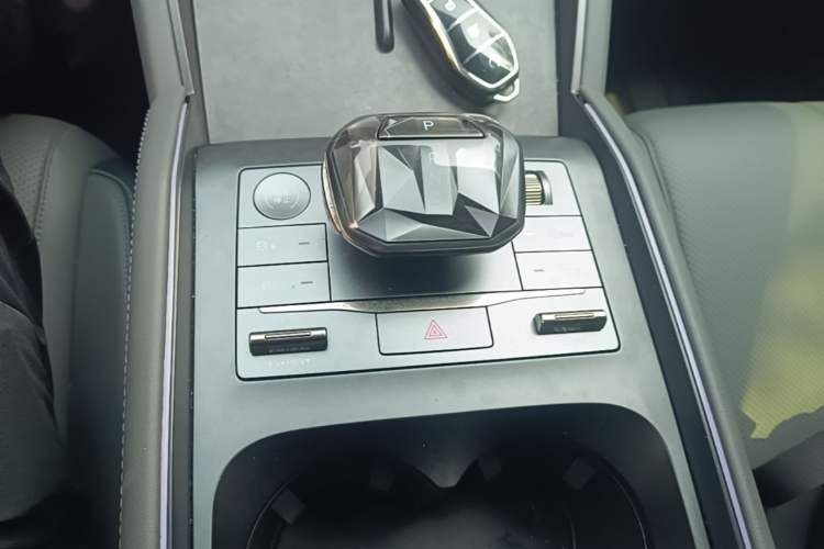 Used BYD Qin L 2024 DM-i 120KM Leading Model Gear Lever