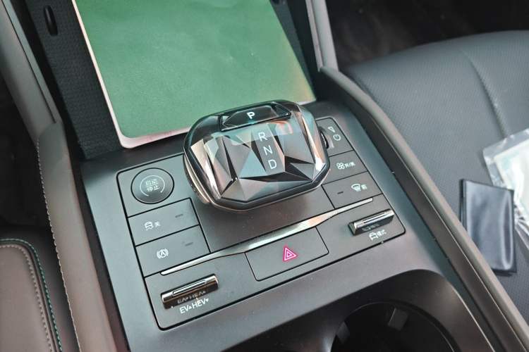 Used BYD Qin L 2024 DM-i 80KM Beyond Model Gear Lever