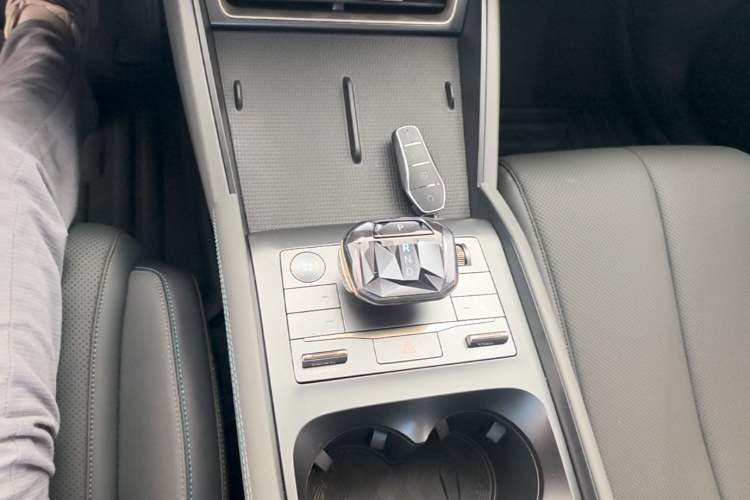 Used BYD Qin L 2024 DM-i 80KM Leading Model Gear Lever