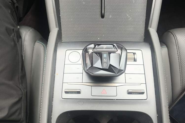 Used BYD Qin L 2024 DM-i 80KM Beyond Model Gear Lever