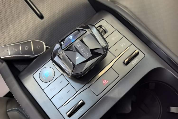Used BYD Qin L 2024 DM-i 80KM Beyond Model Gear Lever