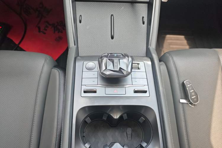 Used BYD Qin L 2024 DM-i 80KM Beyond Model Gear Lever