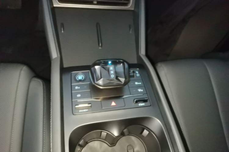 Used BYD Qin L 2024 DM-i 80KM Leading Model Gear Lever