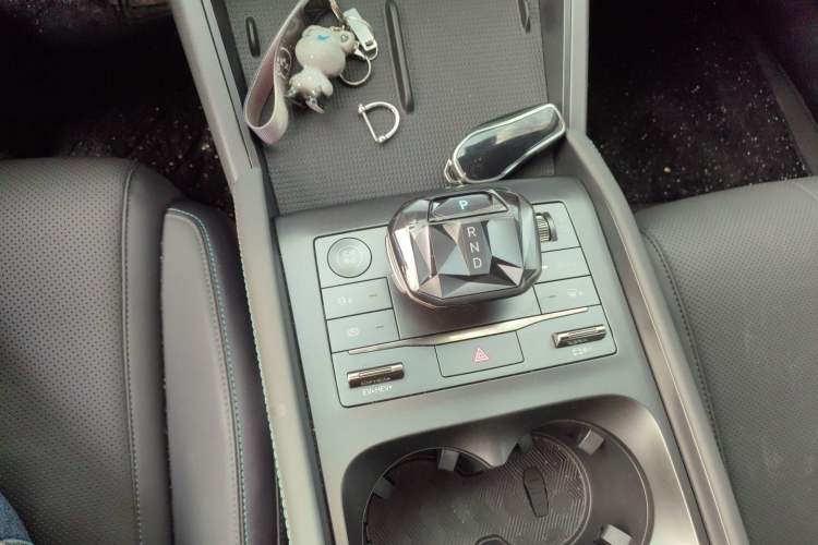 Used BYD Qin L 2024 DM-i 80KM Leading Model Gear Lever
