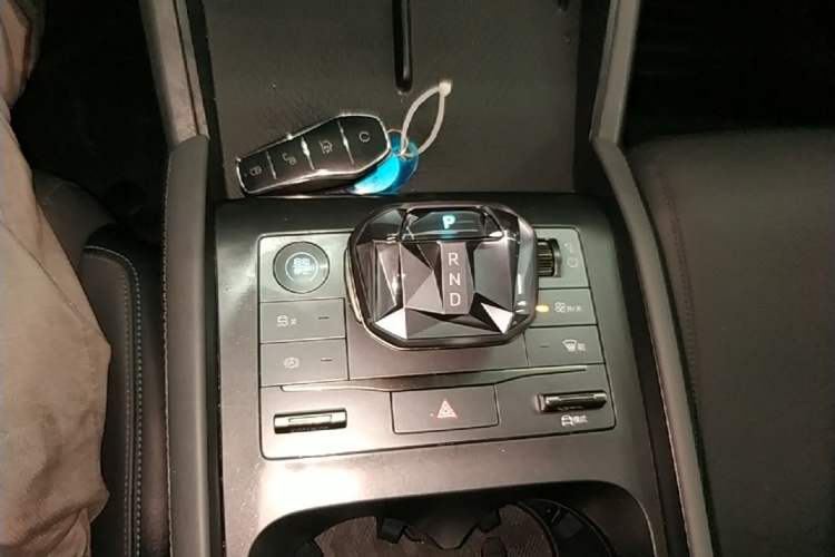 Used BYD Qin L 2024 DM-i 80KM Leading Model Gear Lever