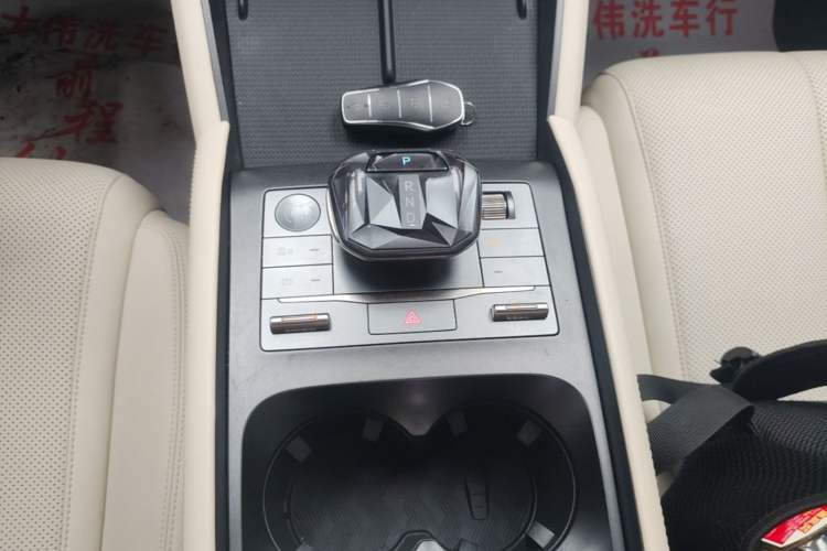 Used BYD Qin L 2024 DM-i 80KM Beyond Model Gear Lever