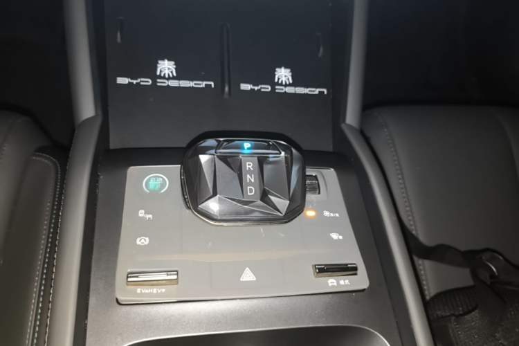 Used BYD Qin L 2024 DM-i 120KM Beyond Model Gear Lever