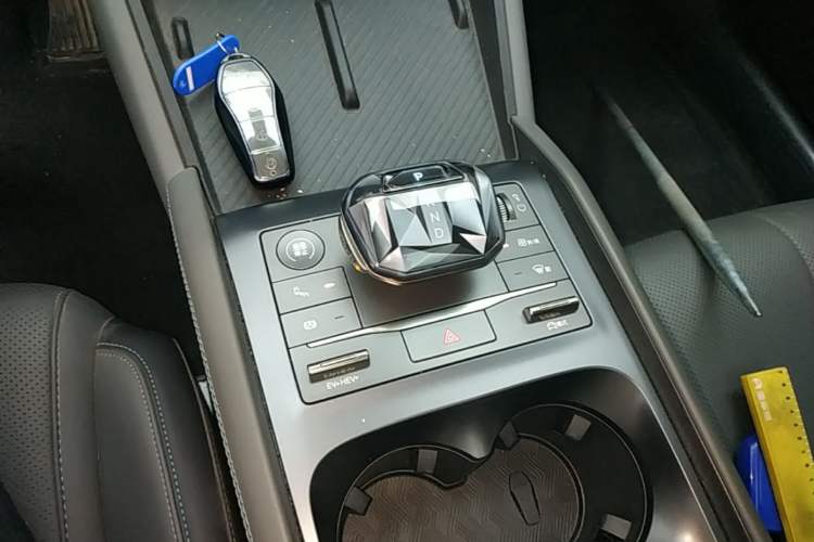 Used BYD Qin L 2024 DM-i 120KM Beyond Model Gear Lever