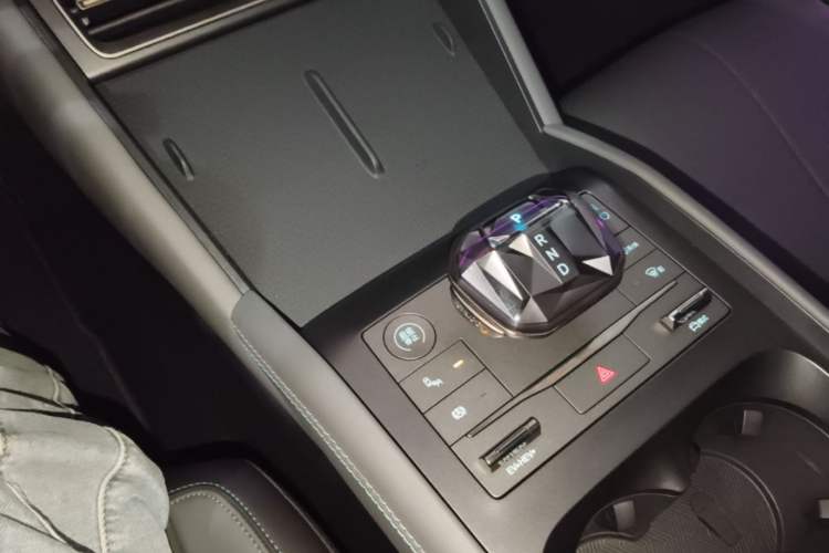 Used BYD Qin L 2024 DM-i 120KM Beyond Model Gear Lever