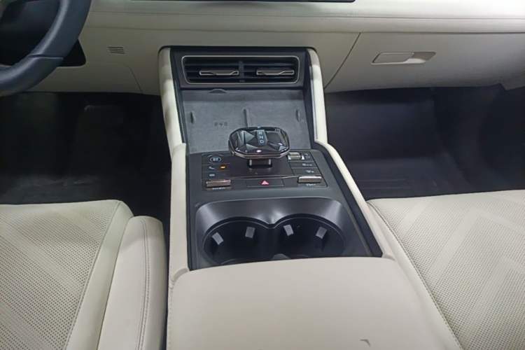 Used BYD Qin L 2024 DM-i 120KM Excellence Model Gear Lever