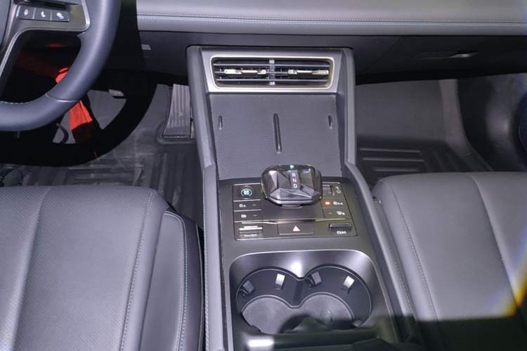 Used BYD Qin L 2024 DM-i 80KM Leading Model Gear Lever