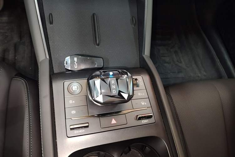 Used BYD Qin L 2024 DM-i 80KM Beyond Model Gear Lever