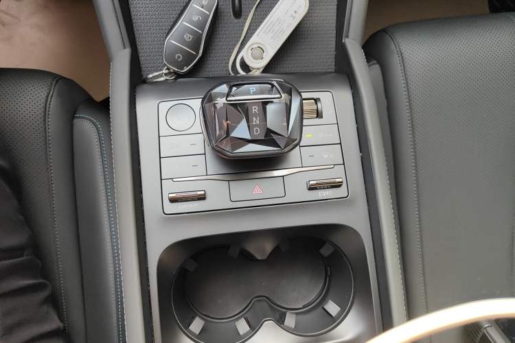 Used BYD Qin L 2024 DM-i 120KM Leading Model Gear Lever