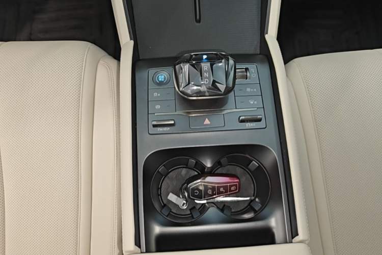Used BYD Qin L 2024 DM-i 80KM Leading Model Gear Lever
