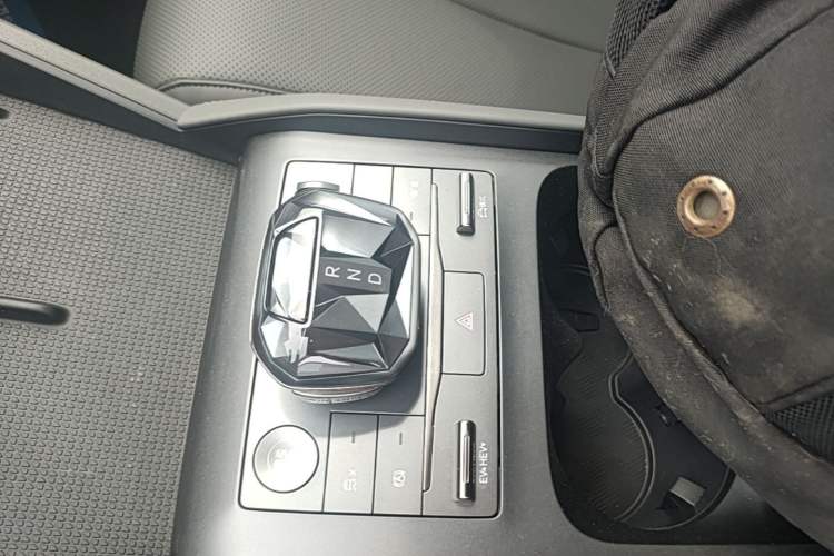 Used BYD Qin L 2024 DM-i 80KM Leading Model Gear Lever