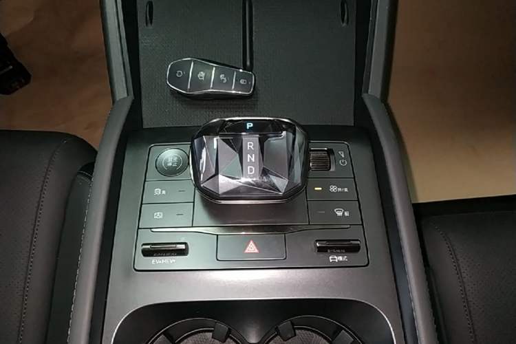 Used BYD Qin L 2024 DM-i 80KM Leading Model Gear Lever