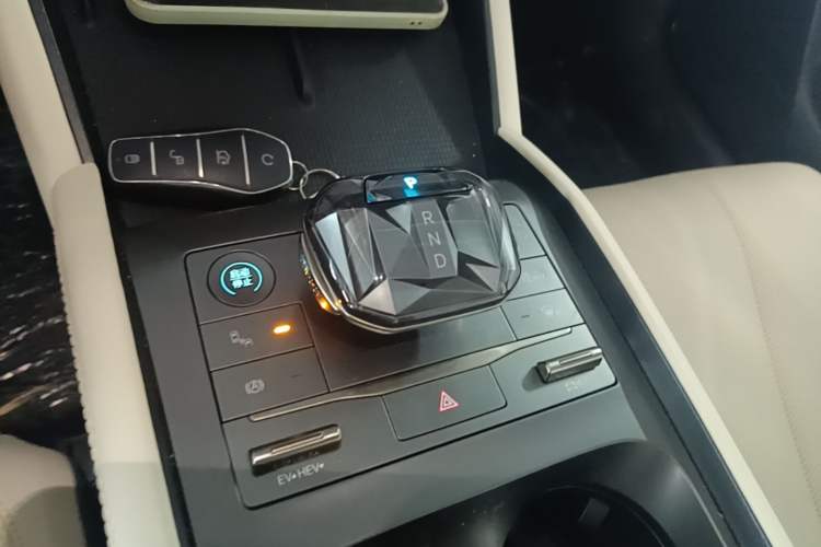 Used BYD Qin L 2024 DM-i 120KM Beyond Model Gear Lever