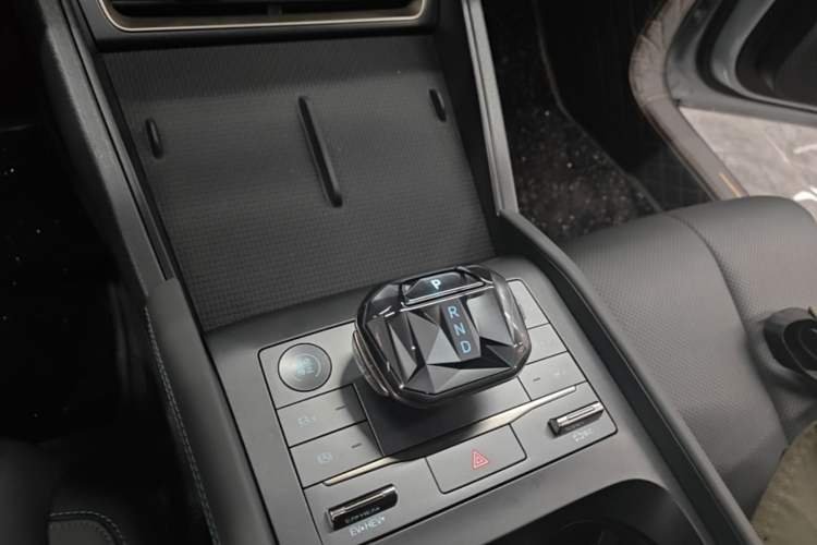 Used BYD Qin L 2024 DM-i 80KM Leading Model Gear Lever