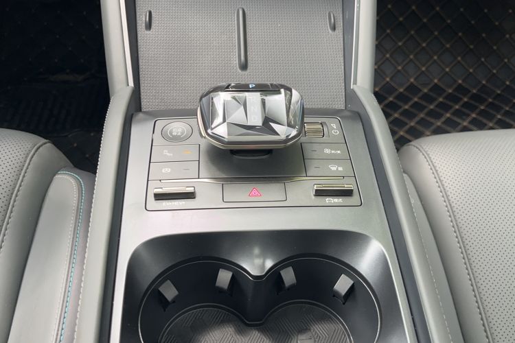 Used BYD Qin L 2024 DM-i 120KM Beyond Model Gear Lever
