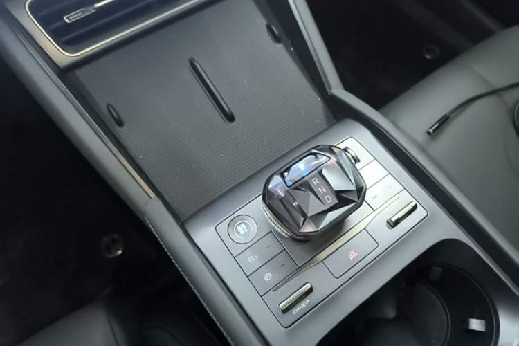 Used BYD Qin L 2024 DM-i 120KM Leading Model Gear Lever