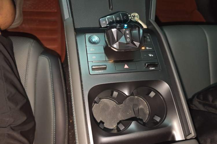Used BYD Qin L 2024 DM-i 80KM Leading Model Gear Lever