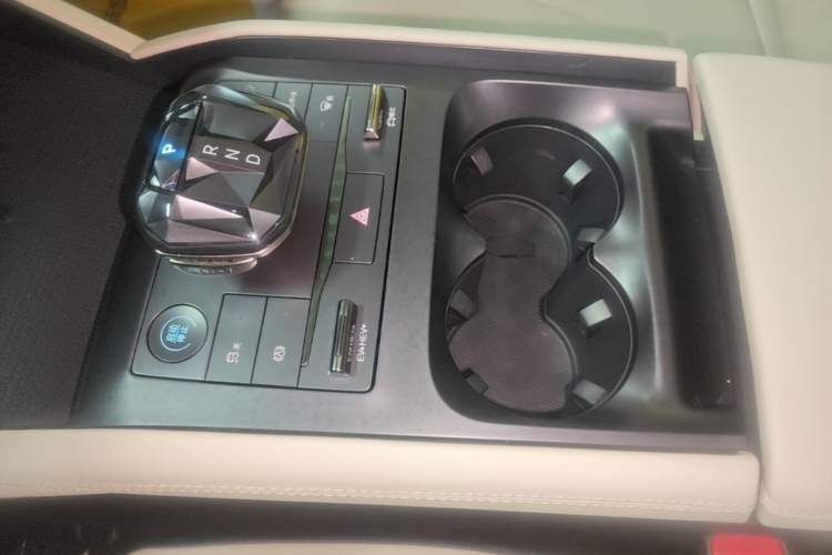 Used BYD Qin L 2024 DM-i 80KM Beyond Model Gear Lever