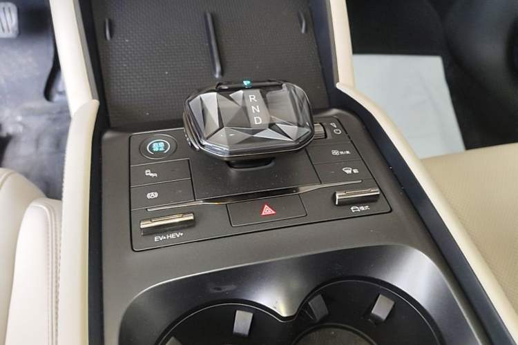Used BYD Qin L 2024 DM-i 120KM Beyond Model Gear Lever