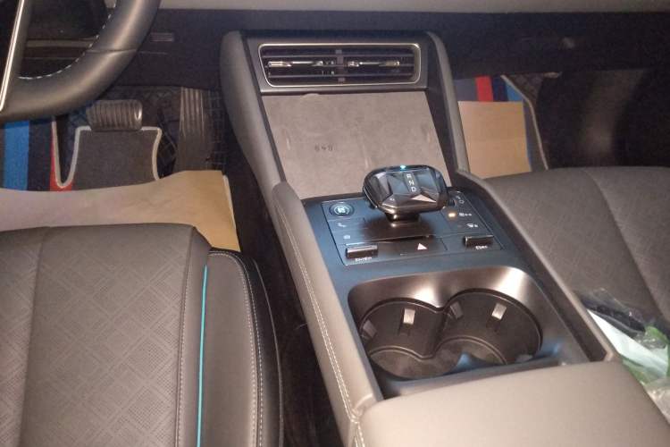 Used BYD Qin L 2024 DM-i 120KM Excellence Model Gear Lever