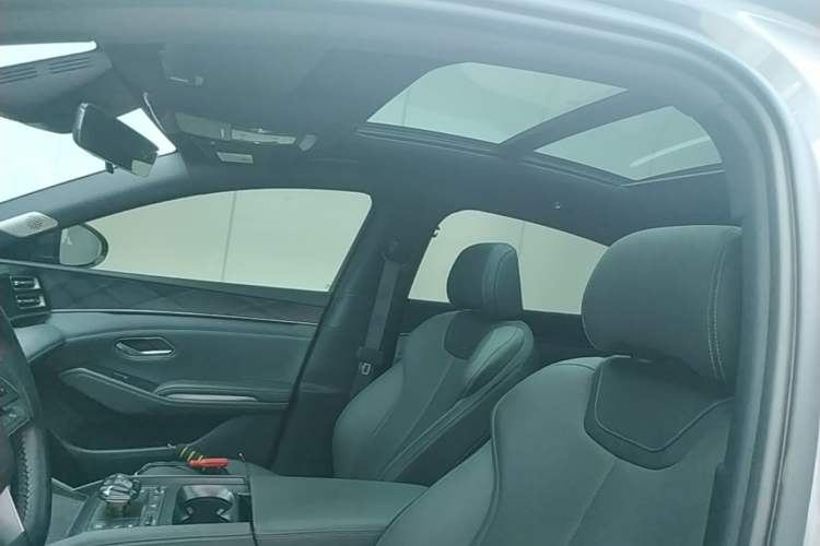 Used BYD Qin L 2024 DM-i 120KM Beyond Model Headliner
