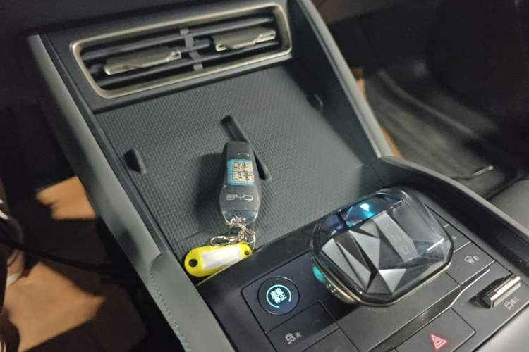Used BYD Qin L 2024 DM-i 80KM Beyond Model Interior 1