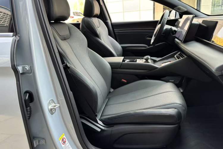Used BYD Qin L 2024 DM-i 120KM Leading Model Interior 11