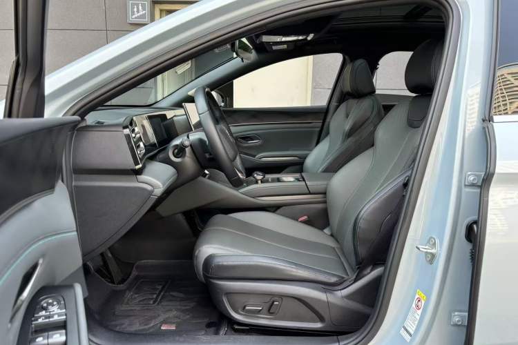 Used BYD Qin L 2024 DM-i 120KM Leading Model Interior 2